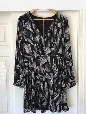 Black and White Printed V-Neck Women's Dress